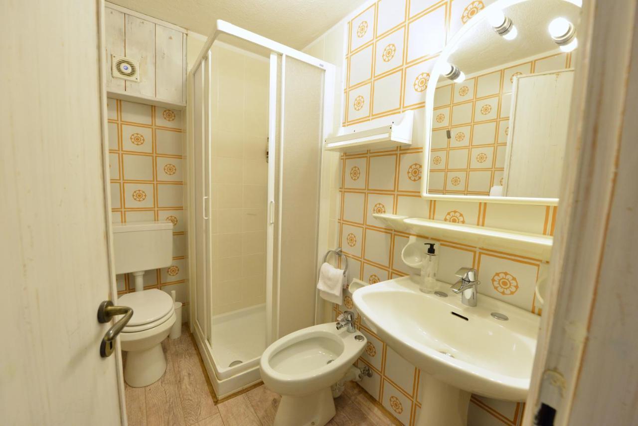 Hotel Petit Dahu - Chambres Et Restaurant Конье Экстерьер фото