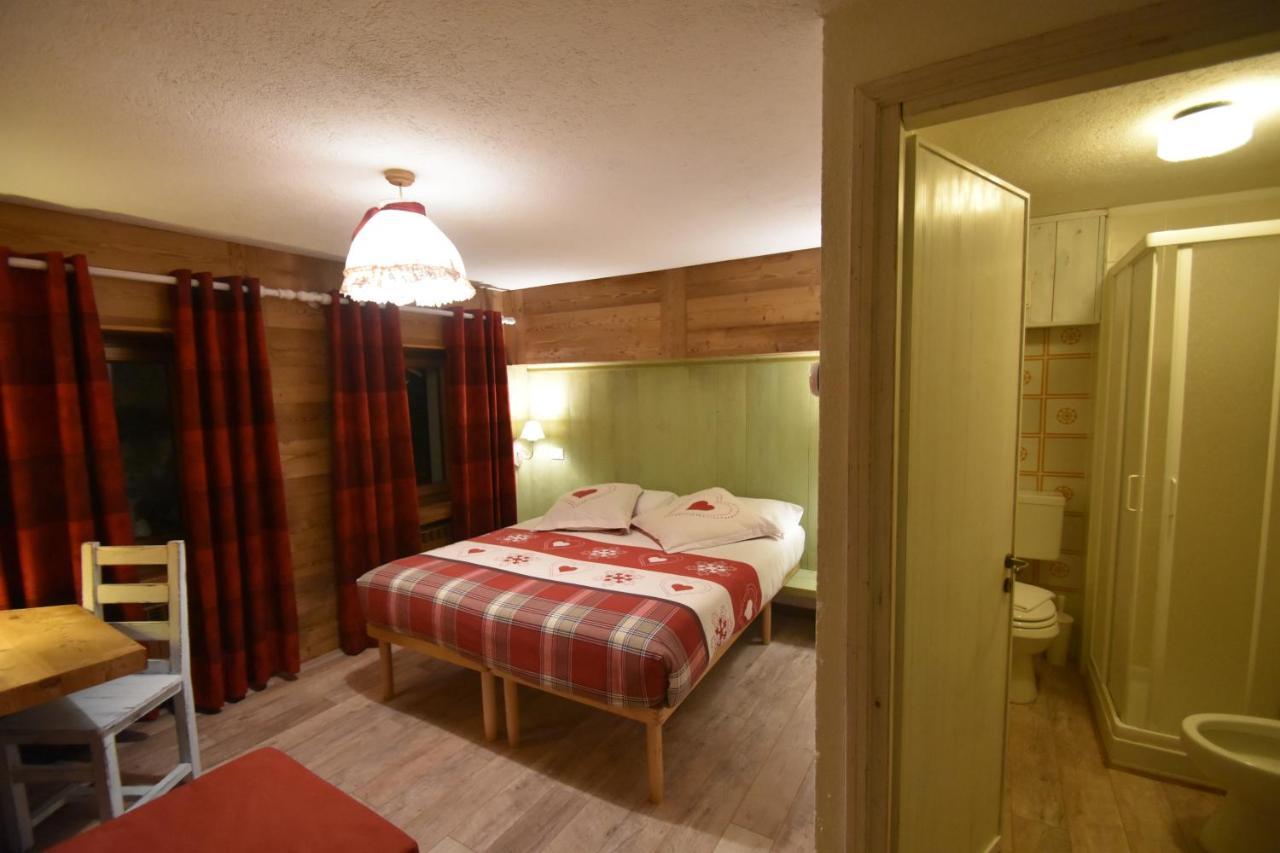 Hotel Petit Dahu - Chambres Et Restaurant Конье Экстерьер фото