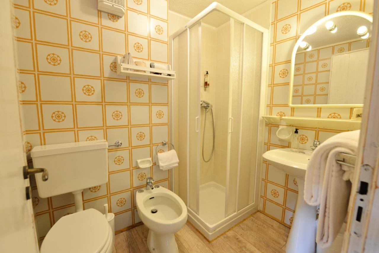 Hotel Petit Dahu - Chambres Et Restaurant Конье Экстерьер фото