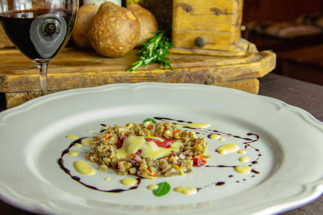 Hotel Petit Dahu - Chambres Et Restaurant Конье Экстерьер фото