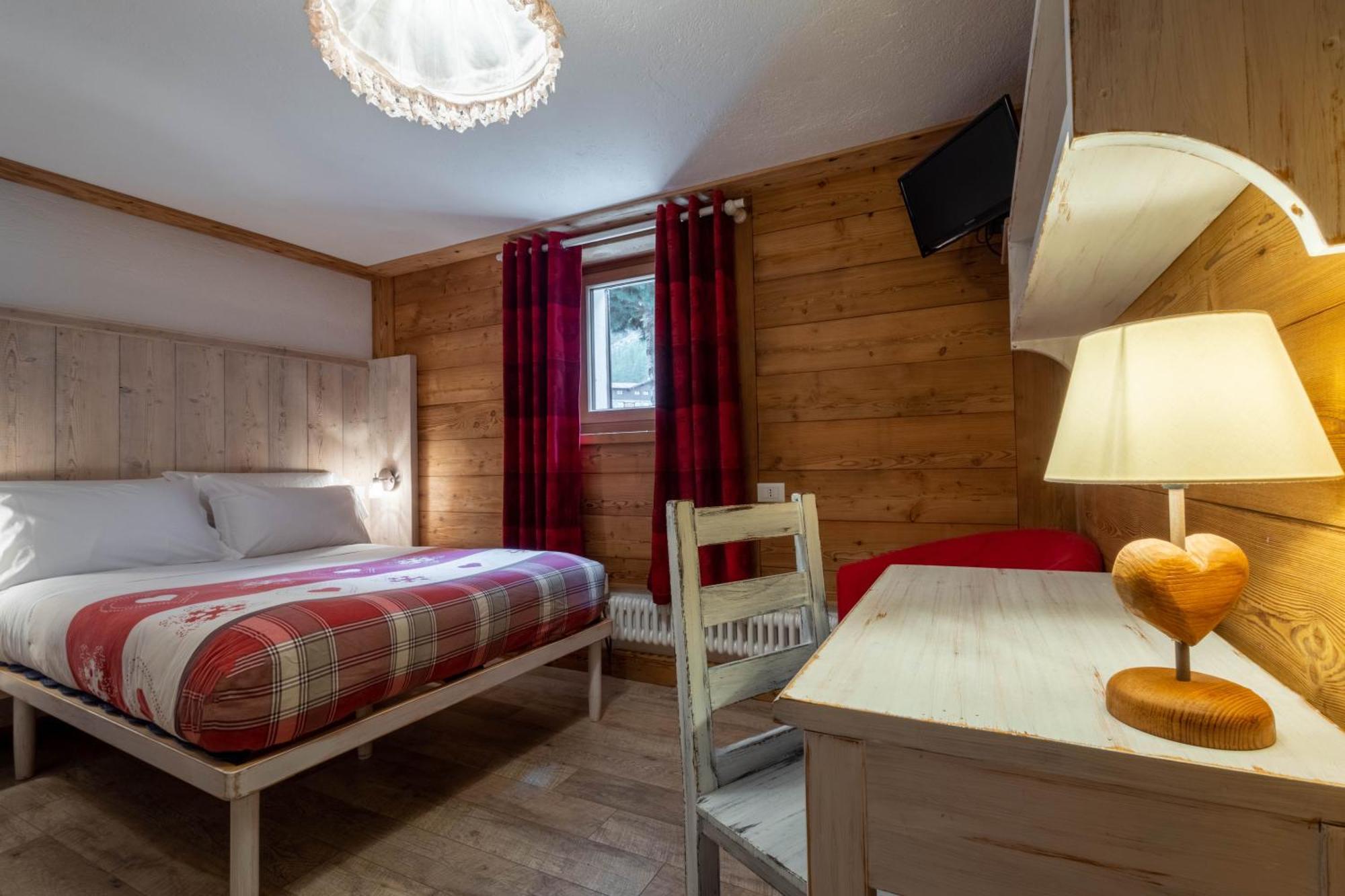 Hotel Petit Dahu - Chambres Et Restaurant Конье Экстерьер фото