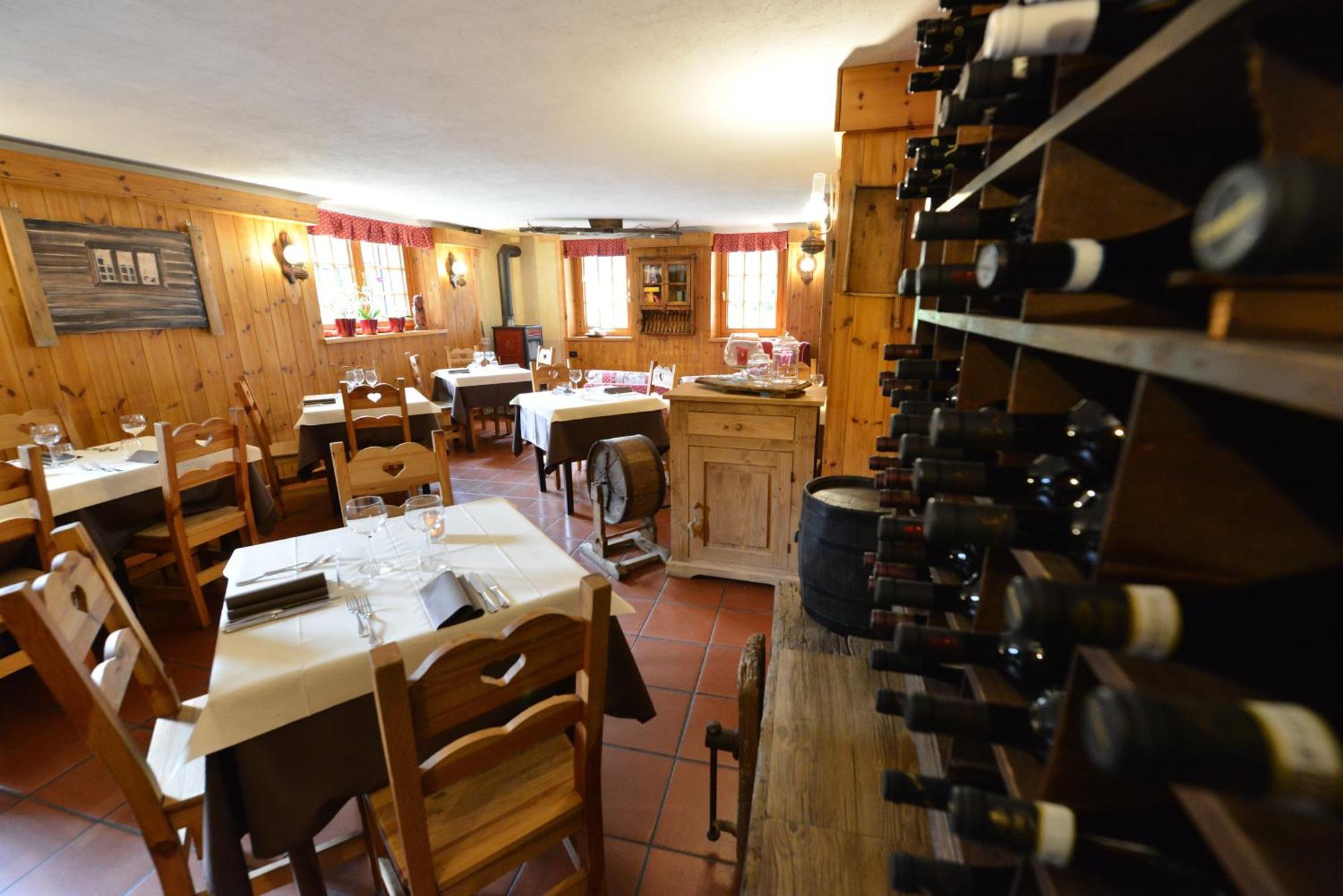 Hotel Petit Dahu - Chambres Et Restaurant Конье Экстерьер фото