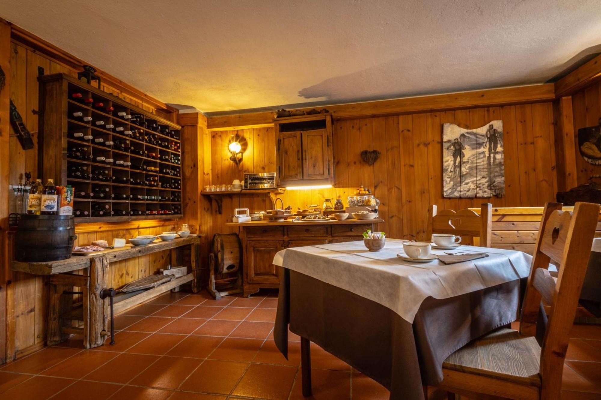 Hotel Petit Dahu - Chambres Et Restaurant Конье Экстерьер фото