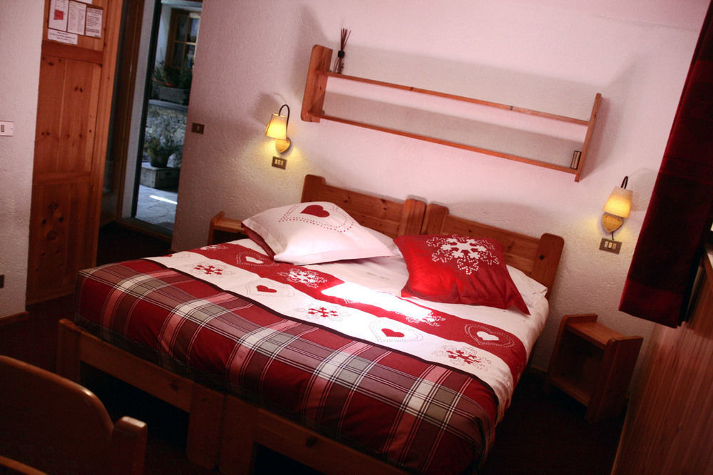 Hotel Petit Dahu - Chambres Et Restaurant Конье Экстерьер фото