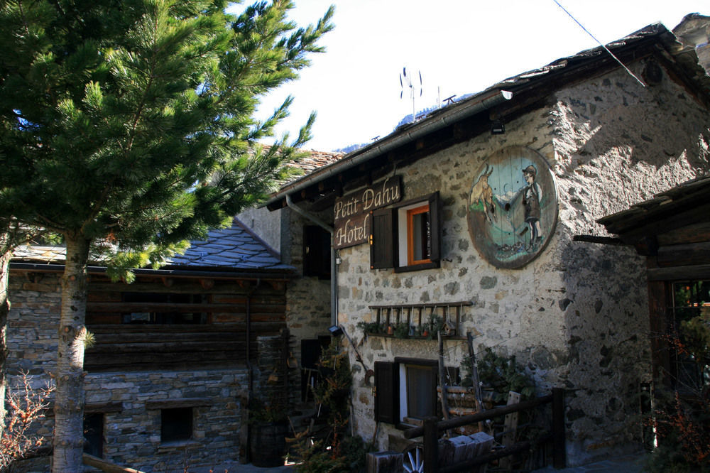 Hotel Petit Dahu - Chambres Et Restaurant Конье Экстерьер фото