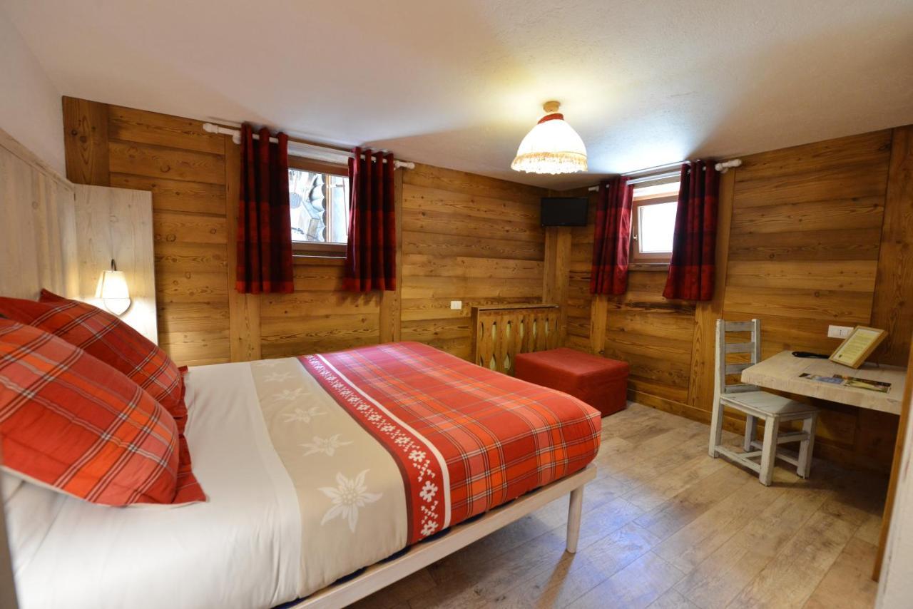 Hotel Petit Dahu - Chambres Et Restaurant Конье Экстерьер фото