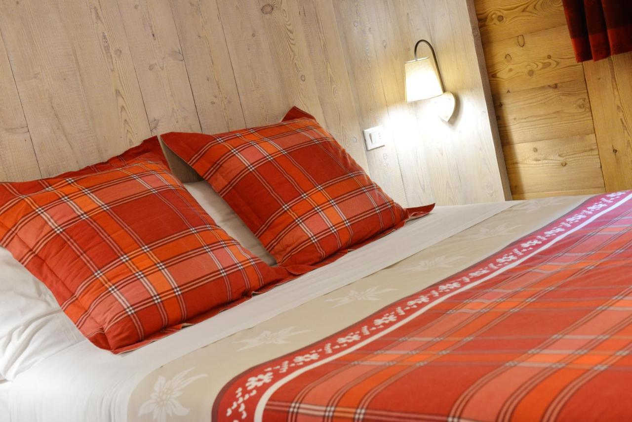 Hotel Petit Dahu - Chambres Et Restaurant Конье Экстерьер фото